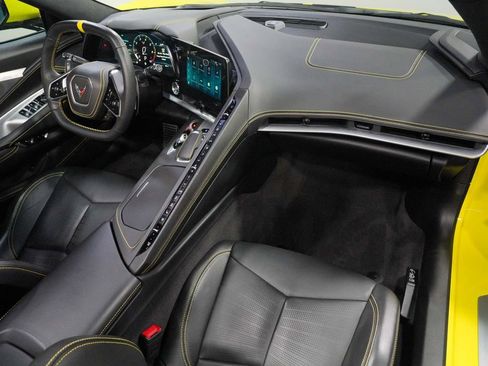 Used 2024 Chevrolet Corvette Stingray Premium Conv w/ Z51 Performance Package RWD image 39