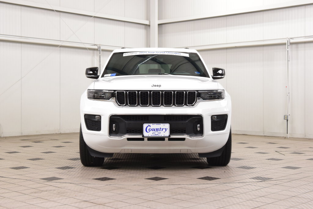 Used 2022 Jeep Grand Cherokee Overland w/ Luxury Tech Group IV AWD/4WD image 2