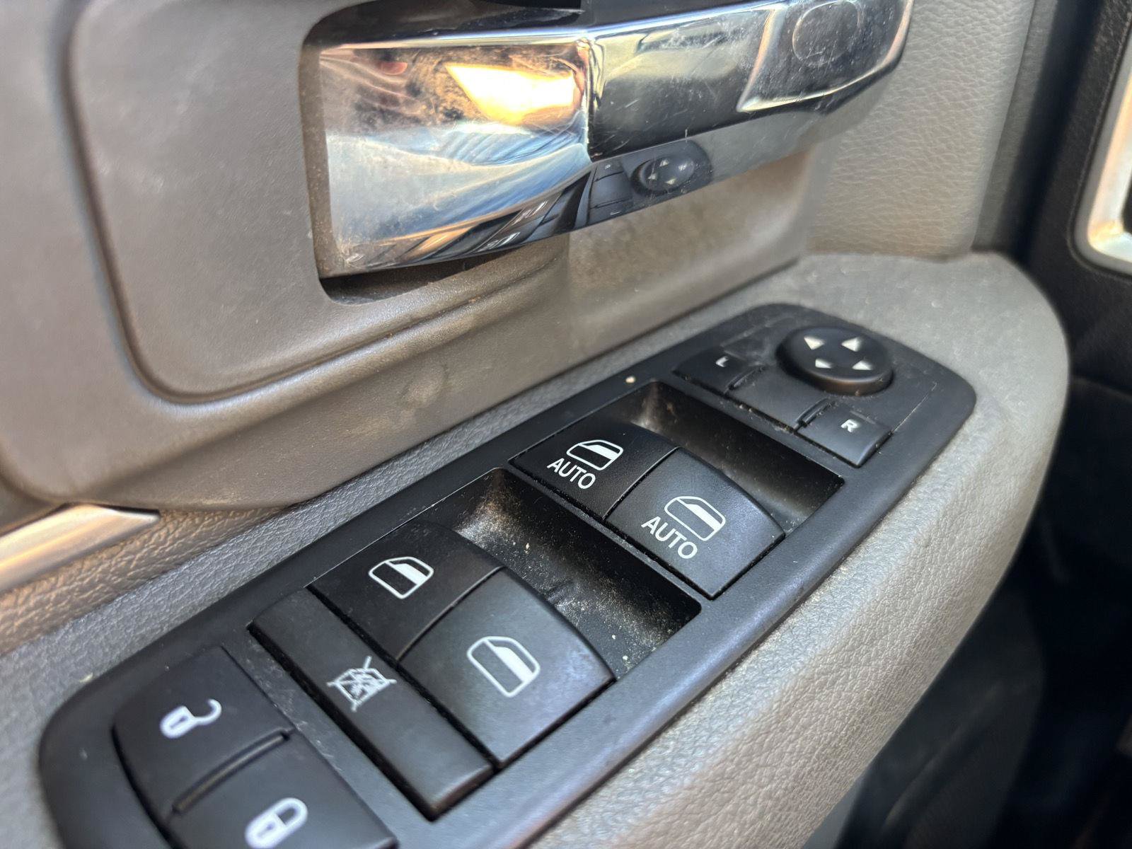 Used 2017 RAM 1500 Classic SLT AWD/4WD image 25