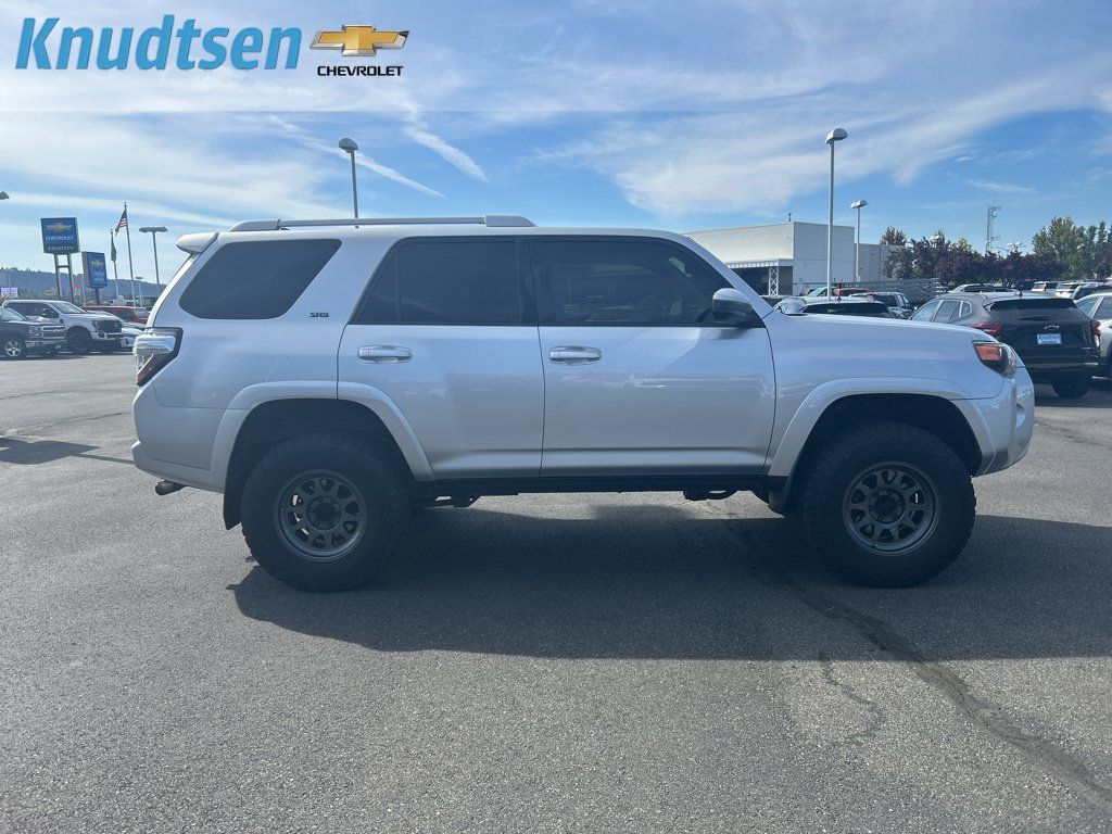 Used 2015 Toyota 4Runner SR5 AWD/4WD image 8