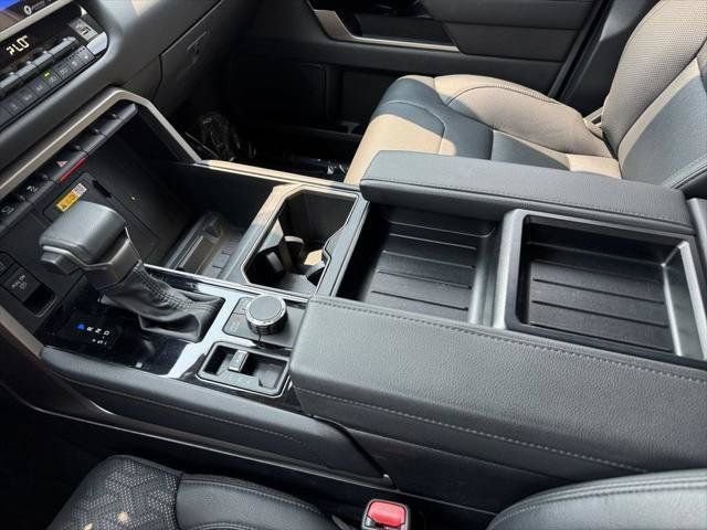 Used 2024 Toyota Tundra Limited AWD/4WD image 86