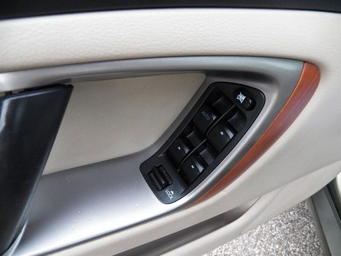 Used 2006 Subaru Outback 2.5i Limited image 17