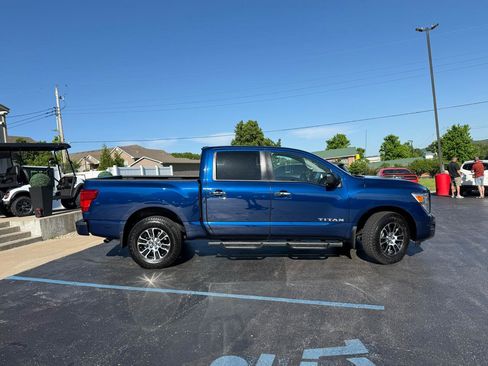 Used 2021 Nissan Titan SV w/ SV Convenience Package AWD/4WD image 2