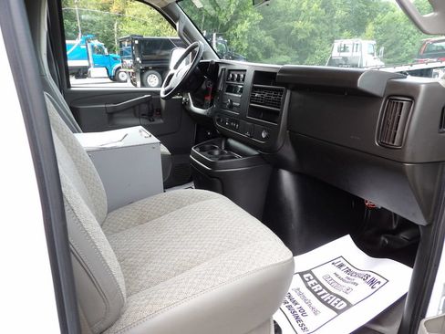 Used 2022 Chevrolet Express 2500 w/ Driver Convenience Package RWD image 33