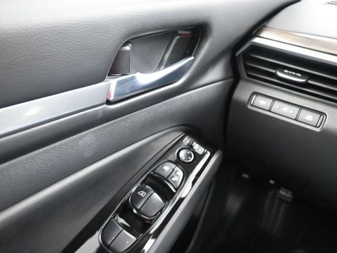 Used 2023 Nissan Altima 2.5 SV image 10