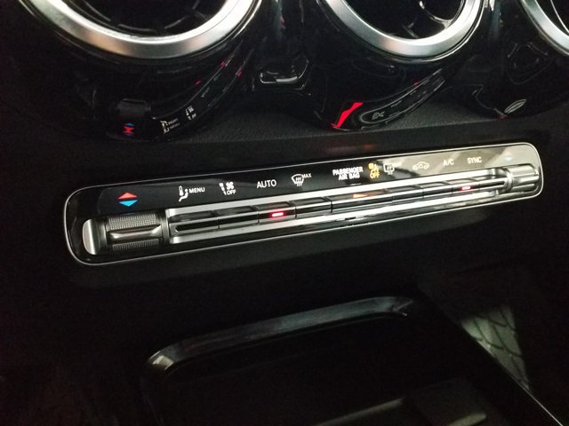 Used 2021 Mercedes-Benz GLB 250 4MATIC image 7