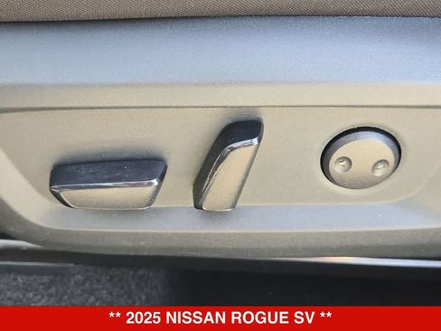 Used 2025 Nissan Rogue SV AWD/4WD image 17