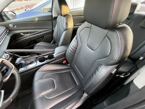 Used 2025 Hyundai Elantra Limited image 39