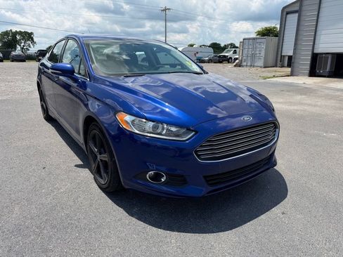 Used 2016 Ford Fusion SE w/ Equipment Group 201A FWD image 2