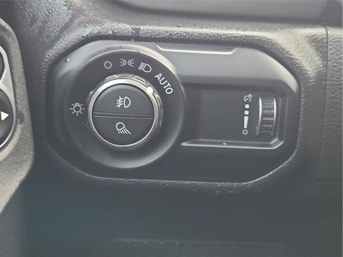Used 2023 Jeep Gladiator Overland AWD/4WD image 18