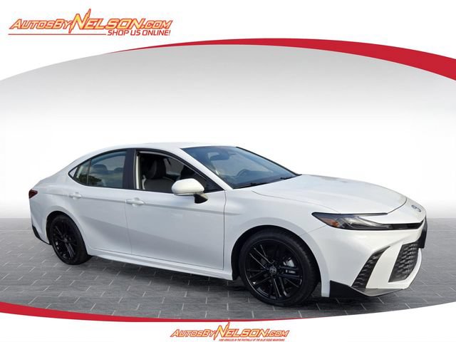 Used 2025 Toyota Camry SE FWD image 1