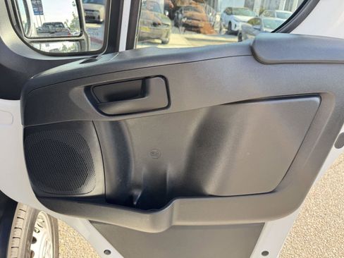 Used 2025 RAM ProMaster 2500 w/ Convenience Group image 10