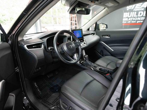 Used 2025 Toyota Corolla Cross XLE AWD/4WD image 8