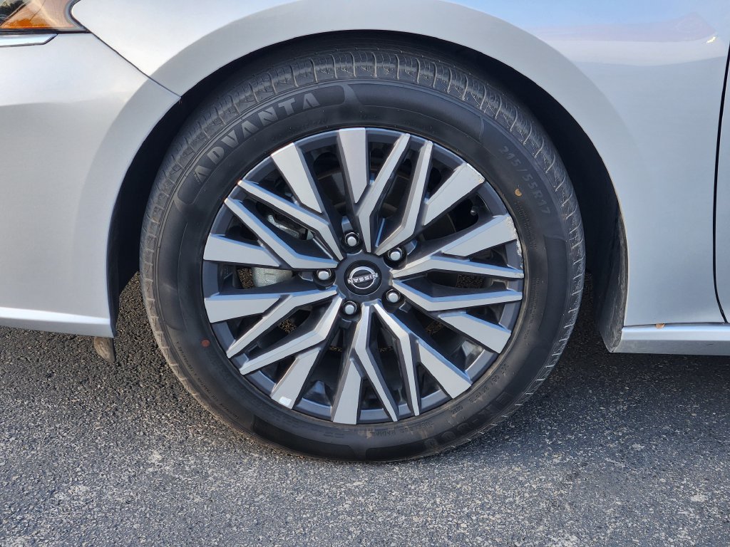 Used 2025 Nissan Altima 2.5 SV FWD image 10