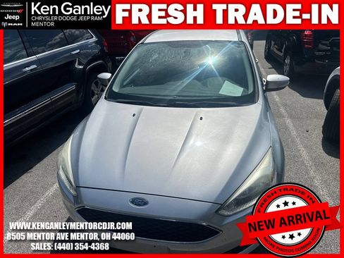 Used 2015 Ford Focus SE FWD image 2