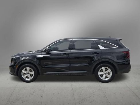 Certified 2024 Kia Sorento LX FWD image 3