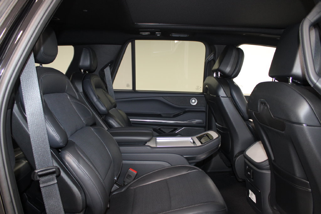 New 2027 Lincoln Navigator Reserve w/ Jet Appearance Package AWD/4WD image 34
