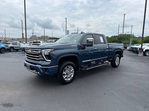 Used 2024 Chevrolet Silverado 2500 High Country w/ High Country Premium Package AWD/4WD image 7