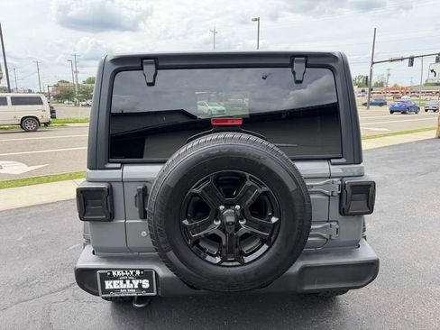 Used 2019 Jeep Wrangler Sport AWD/4WD image 4