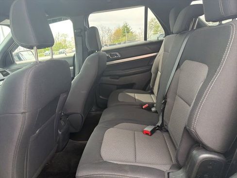 Used 2018 Ford Explorer XLT AWD/4WD image 19