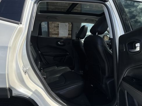 Used 2018 Jeep Compass Limited w/ Navigation Group AWD/4WD image 13