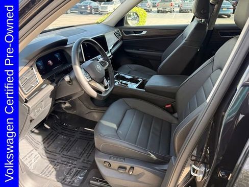 Used 2025 Volkswagen Atlas SEL AWD/4WD image 13