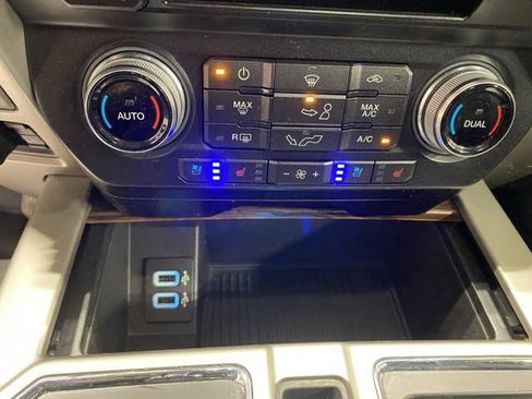 Used 2018 Ford F150 Lariat w/ Equipment Group 502A Luxury AWD/4WD image 38
