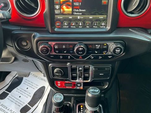 Used 2020 Jeep Wrangler Unlimited Rubicon w/ Dual Top Group AWD/4WD image 17
