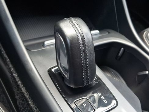Used 2019 Volvo XC40 T5 Momentum AWD/4WD image 14