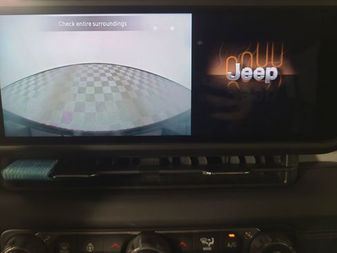 Used 2025 Jeep Wrangler Unlimited Sahara AWD/4WD image 9