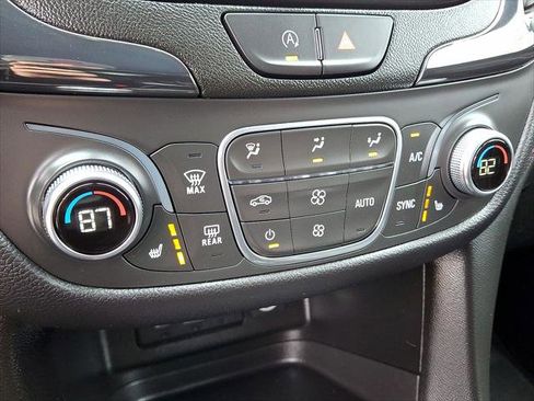 Used 2022 Chevrolet Equinox RS w/ Infotainment Package image 19