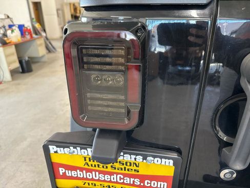 Used 2015 Jeep Wrangler Rubicon w/ Power Convenience Group AWD/4WD image 64