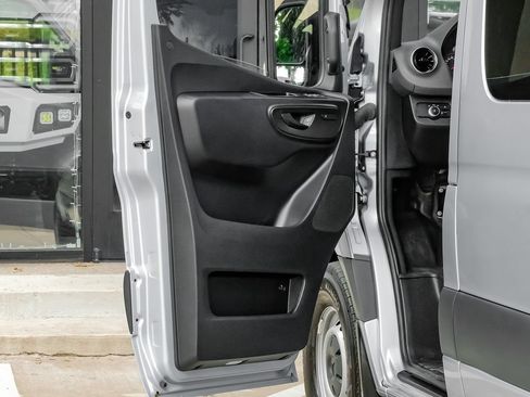 Used 2025 Mercedes-Benz Sprinter 2500 image 30
