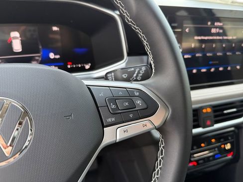 New 2025 Volkswagen Taos SE image 21