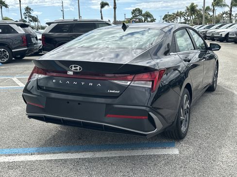 New 2026 Hyundai Elantra Limited FWD image 6