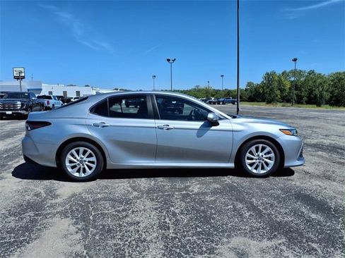 Used 2023 Toyota Camry LE image 6