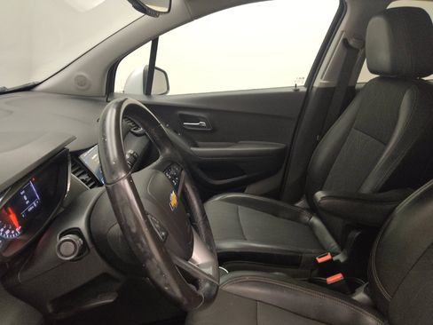 Used 2019 Chevrolet Trax LT w/ LT Convenience Package AWD/4WD image 17