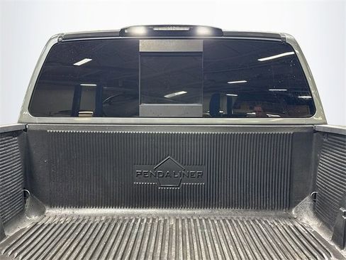 Used 2017 Nissan Titan SV image 24