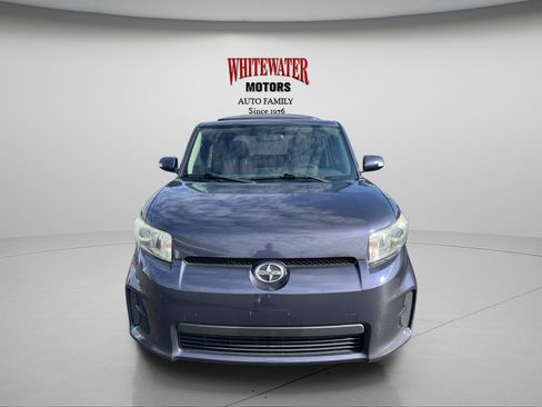Used 2012 Scion xB FWD image 2