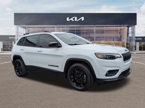 Used 2023 Jeep Cherokee Altitude Lux AWD/4WD image 2