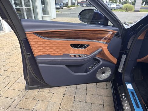 New 2025 Bentley Flying Spur Speed image 13