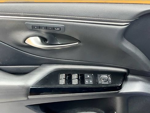 Used 2024 Lexus ES 350 w/ Premium Package FWD image 18
