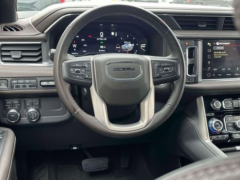 Used 2023 GMC Yukon Denali AWD/4WD image 12