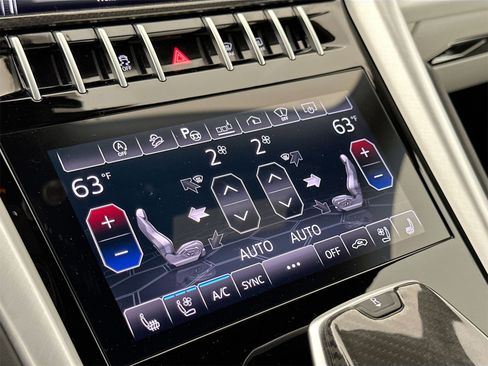 Used 2021 Lamborghini Urus Base image 16