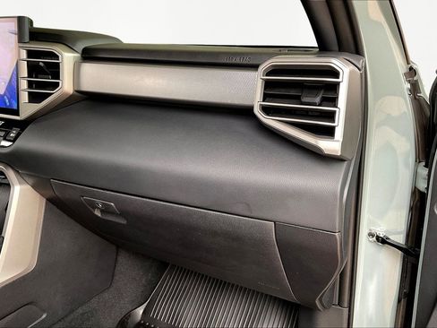 Used 2025 Toyota Tundra Limited AWD/4WD image 27