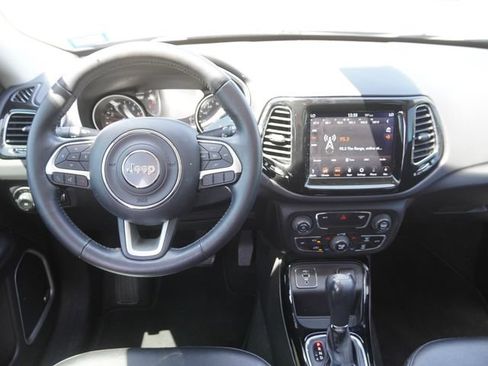 Used 2019 Jeep Compass Latitude FWD image 9