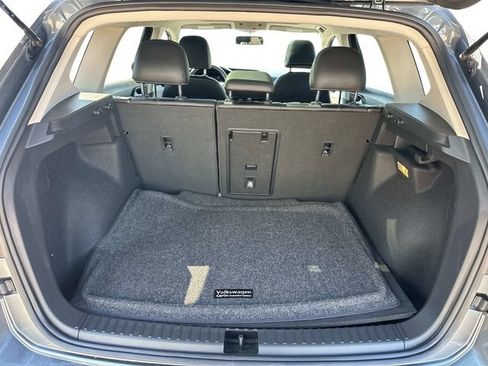 Used 2022 Volkswagen Taos SE w/ Panoramic Sunroof Package FWD image 9