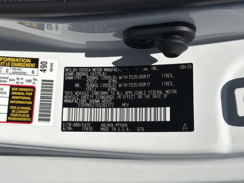 Certified 2025 Toyota Sienna XLE FWD image 31