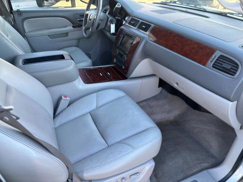 Used 2010 Chevrolet Tahoe LTZ image 14