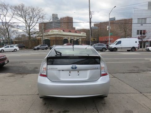 Used 2013 Toyota Prius Plug-In Hybrid image 9